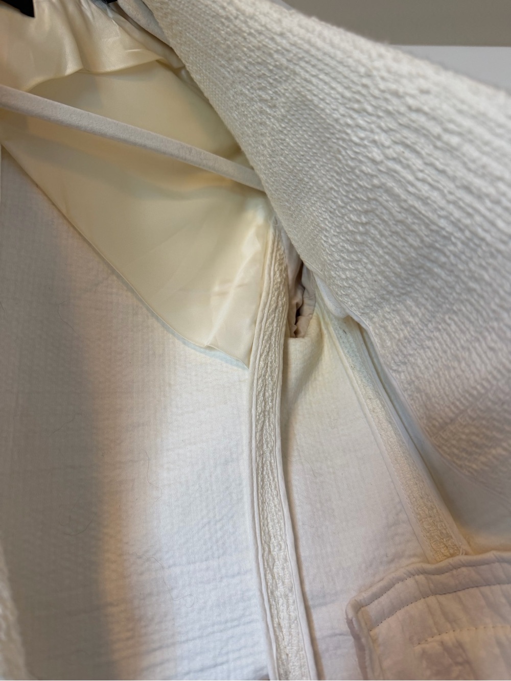 Theory Cotton Textured Brince
Newdale Bonded Warm Ivory
Blazer Size 00 - Picture 9 of 10
